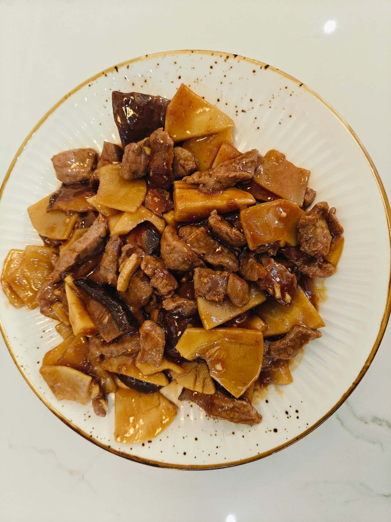 Ternera con bambú y SETAS CHINAS